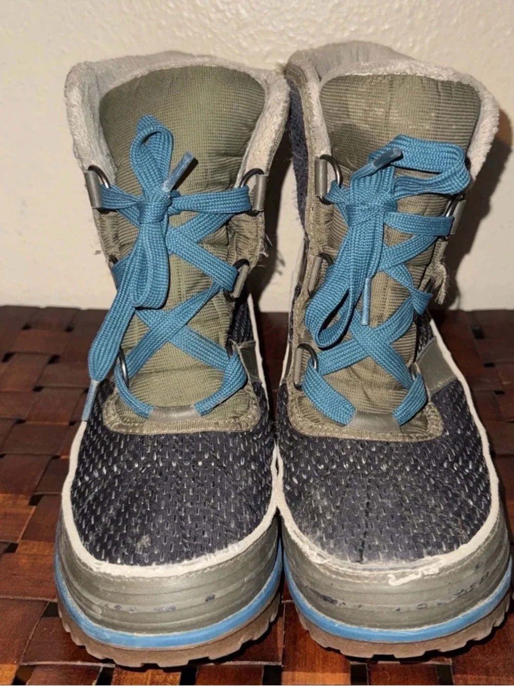 Sorel Tivoli II Women's Teal and Greige Lace-Up Winter snow Rain Boots